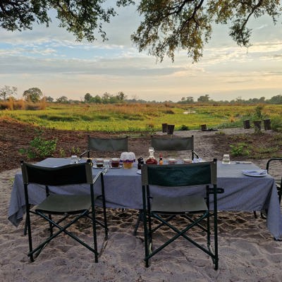 Riverside picnics and brunches in the wild