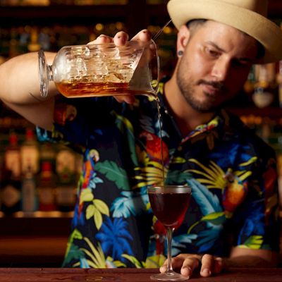 Dockside taverns & tiki vibes